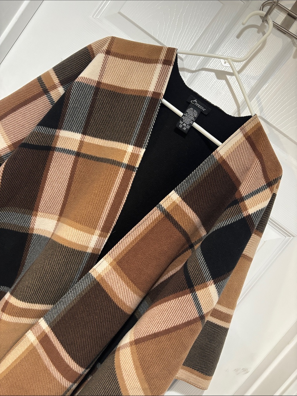 EIVISSA Plaid Open-Front Cape in Brown & Black with Fringe OSFM